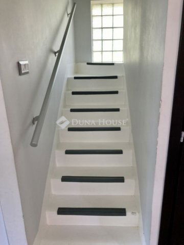 Eladó családi ház, Érden 179 M Ft, 6 szobás