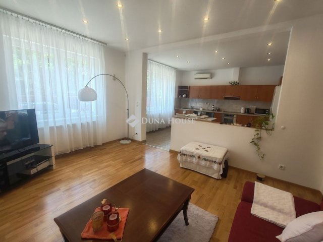 Eladó családi ház, Budapesten, XV. kerületben 198 M Ft, 4 szobás