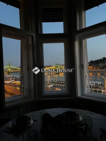 Eladó téglalakás, Budapesten, V. kerületben 299.9 M Ft, 3 szobás