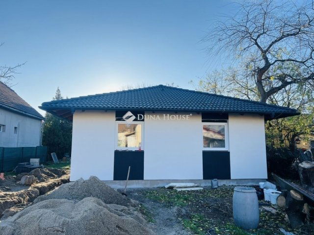 Eladó családi ház, Szigethalmon 81.99 M Ft, 3 szobás