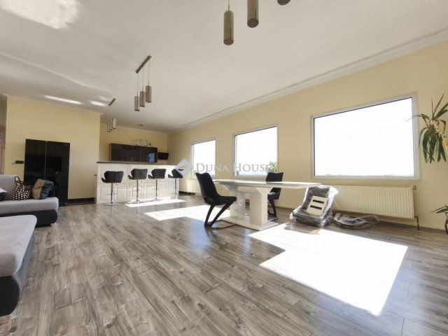 Eladó családi ház, Szentendrén 164 M Ft, 5 szobás