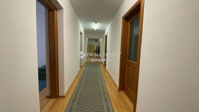 Eladó családi ház, Budakeszin 219 M Ft, 11 szobás
