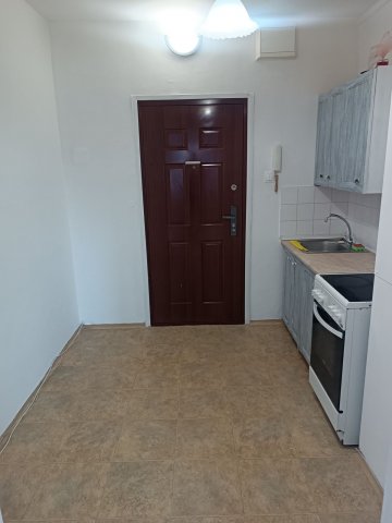 Kiadó panellakás, albérlet, Ajkán, Béke utcában 100 E Ft / hó