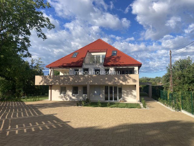 Eladó téglalakás, Balatonfűzfőn 87.8 M Ft, 3+1 szobás