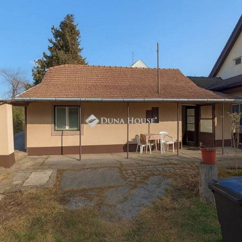 Eladó családi ház, Kecskeméten 35 M Ft, 2 szobás