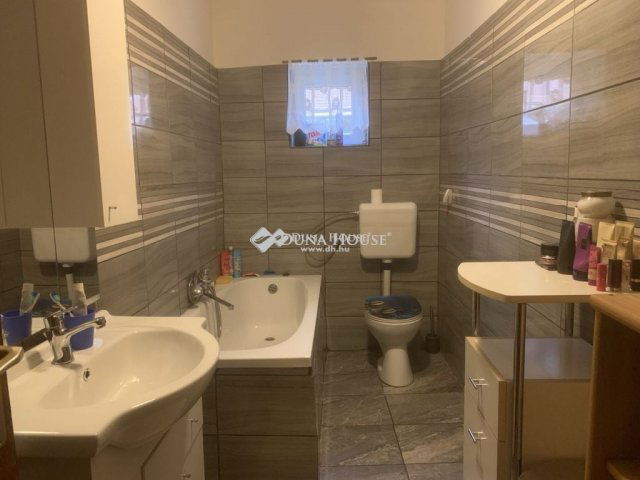 Eladó családi ház, Reszneken 23 M Ft, 3 szobás