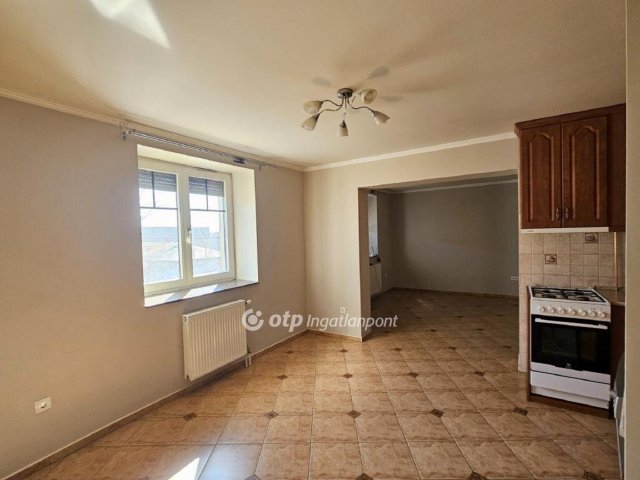 Eladó téglalakás, Kalocsán 52.6 M Ft, 3 szobás