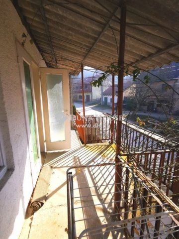 Eladó családi ház, Esztergomban 45 M Ft, 4 szobás