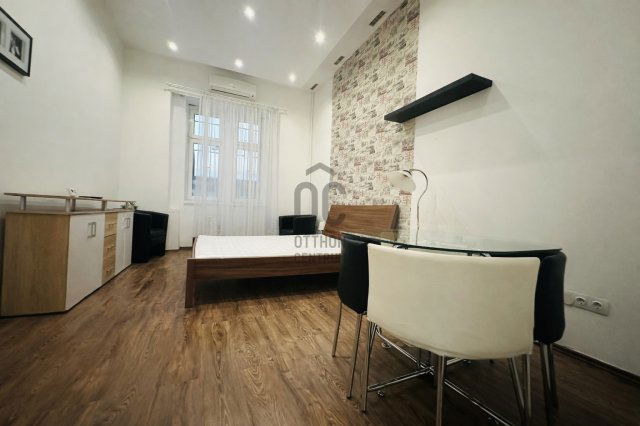 Eladó téglalakás, Budapesten, VII. kerületben, Dembinszky utcában