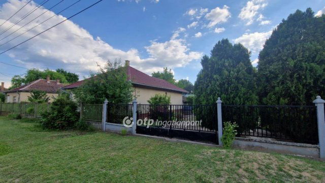Eladó családi ház, Újszilváson 25.9 M Ft, 3 szobás