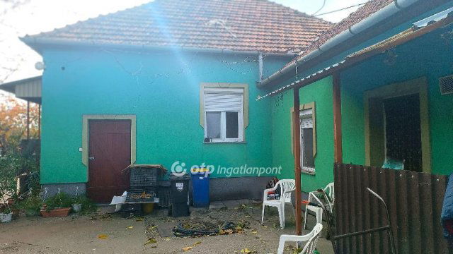 Eladó családi ház, Törtelen 55 M Ft, 3+1 szobás
