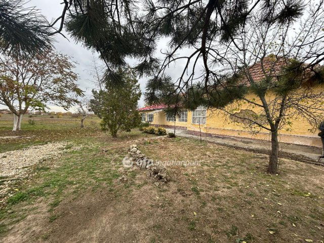 Eladó családi ház, Zsákán 10 M Ft, 2+1 szobás