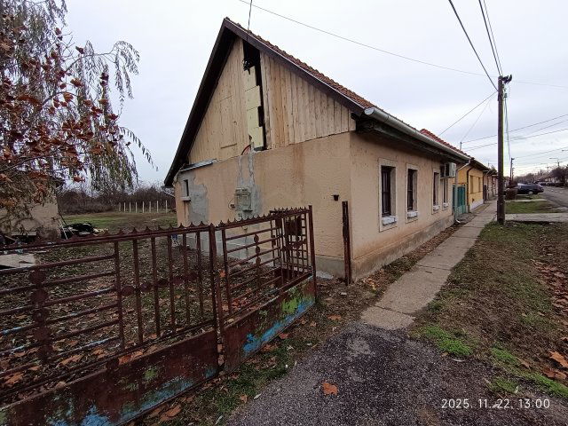 Eladó családi ház, Lőrinciben 29 M Ft, 2 szobás