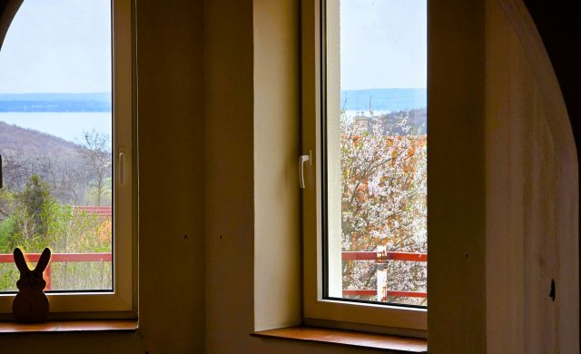 Eladó családi ház, Felsőörsön 175 M Ft, 8 szobás