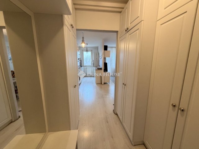 Eladó panellakás, Budapesten, III. kerületben, Harang utcában