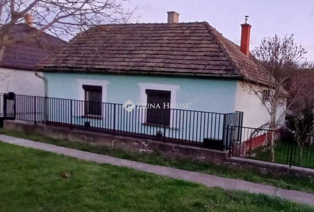 Eladó családi ház, Vérteskethelyen 29.9 M Ft, 2 szobás