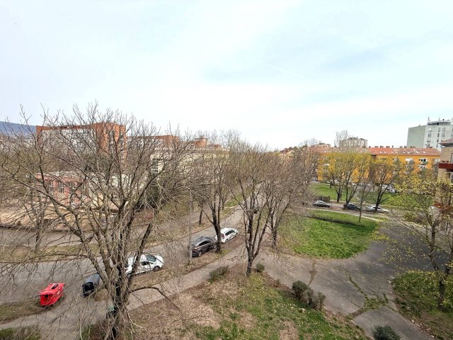 Eladó téglalakás, Pécsett 47.5 M Ft, 2+1 szobás