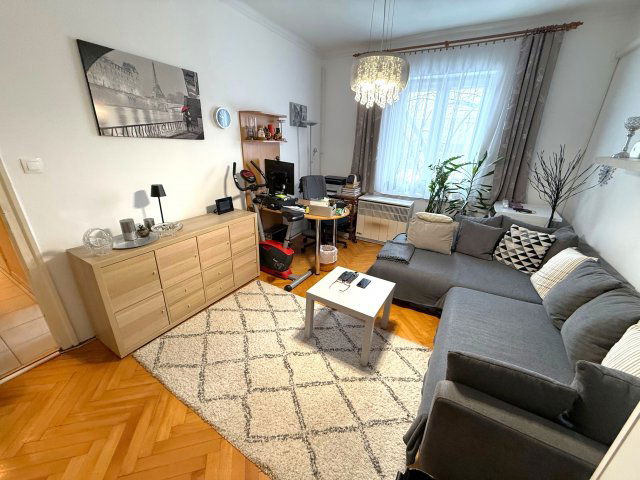 Eladó téglalakás, Pécsett, Feketegyémánt téren 31.9 M Ft