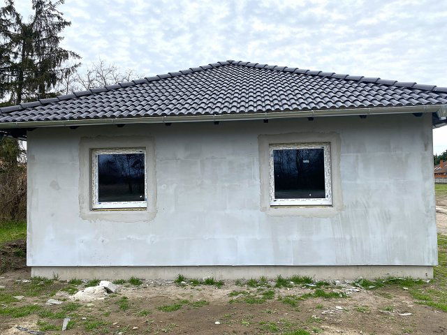 Eladó ikerház, Kiskunlacházán 58.9 M Ft, 3 szobás