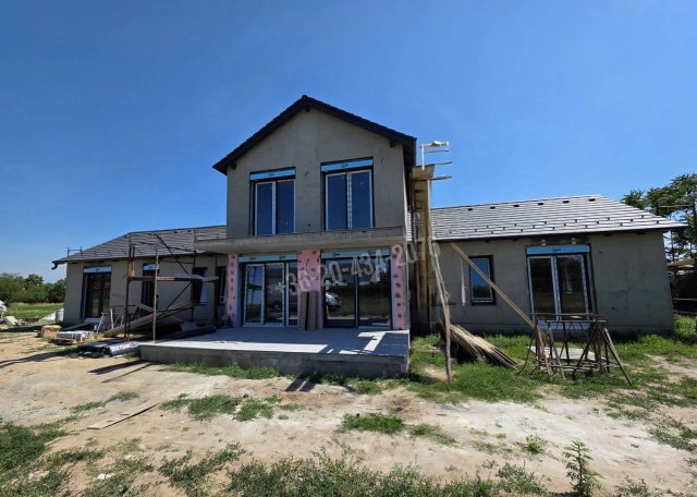 Eladó téglalakás, Zamárdiban 79.9 M Ft, 3 szobás