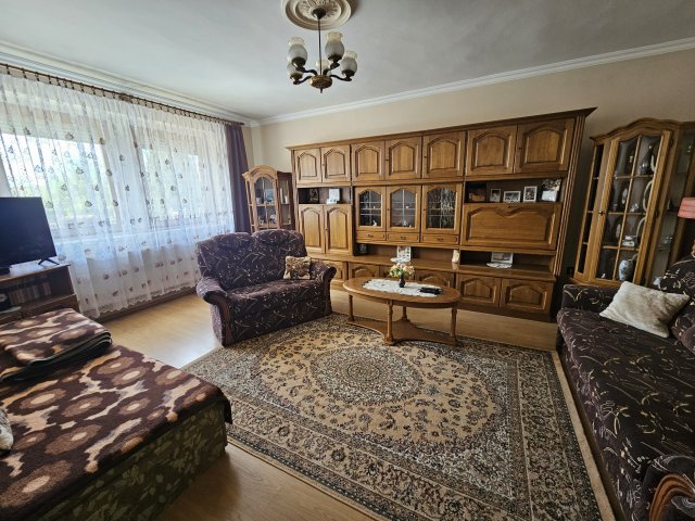 Eladó családi ház, Pápán 78 M Ft, 6 szobás