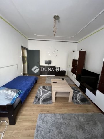 Eladó téglalakás, Várpalotán 36.7 M Ft, 1 szobás