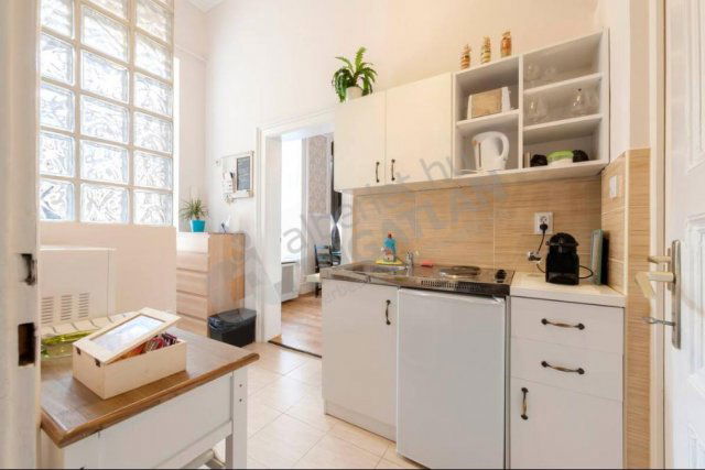 Kiadó téglalakás, albérlet, Budapesten, VI. kerületben