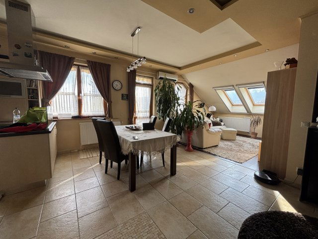 Eladó családi ház, Zalacsányon 281 M Ft, 4+3 szobás