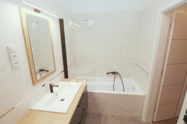 Eladó téglalakás, Zamárdiban 237 M Ft, 3 szobás