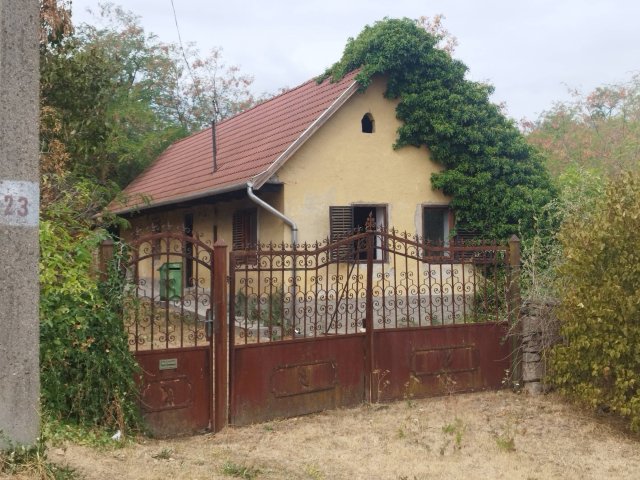 Eladó családi ház, Kisgyőrön 15.5 M Ft, 2 szobás