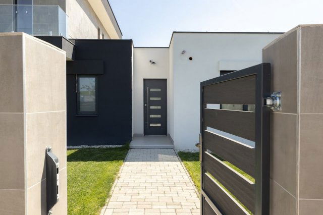 Eladó családi ház, Székesfehérvárott 199 M Ft, 5 szobás