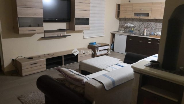 Eladó családi ház, Cegléden 64 M Ft, 4 szobás