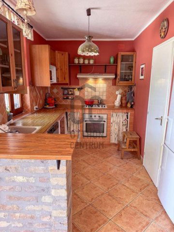 Eladó családi ház, Bakonykútiban 99 M Ft, 5 szobás