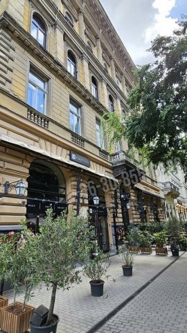Eladó téglalakás, Budapesten, VI. kerületben, Liszt Ferenc téren