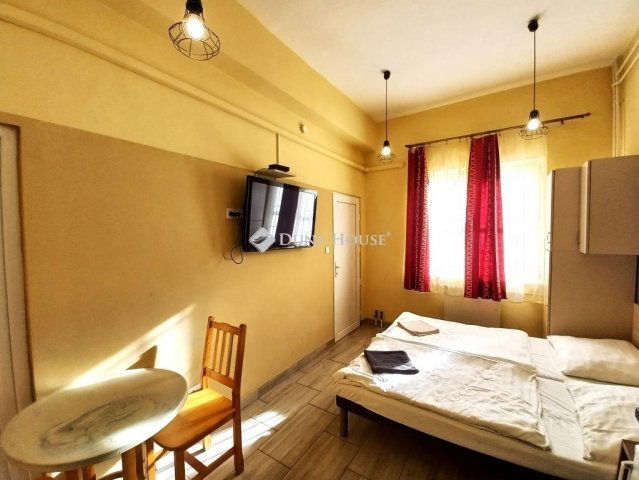 Eladó üzlethelyiség, Debrecenben 75 M Ft, 2 szobás