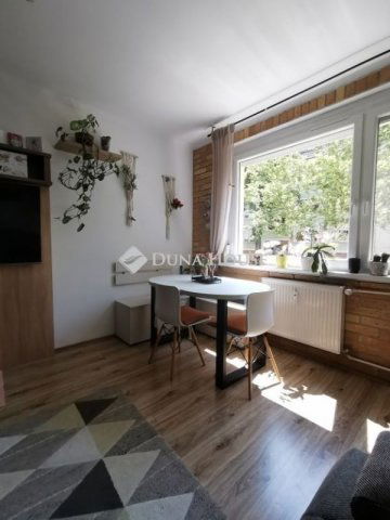 Eladó panellakás, Szegeden 74 M Ft, 2+2 szobás