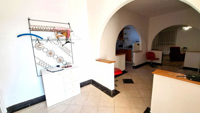 Eladó családi ház, Véménden 24.9 M Ft, 3+3 szobás