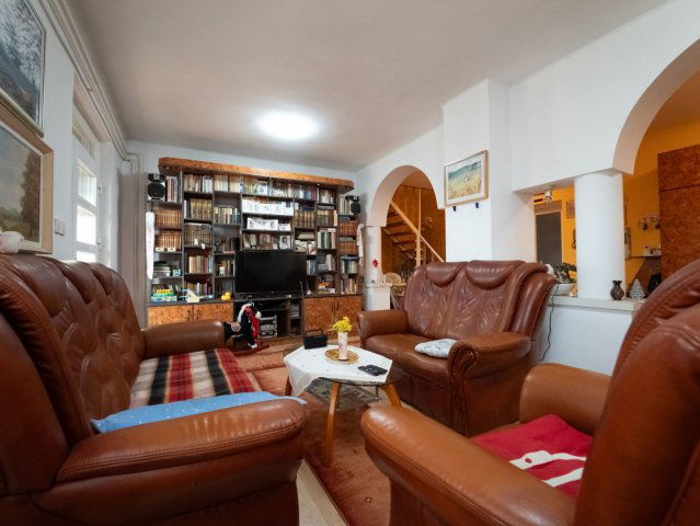 Eladó családi ház, Debrecenben 145 M Ft, 5 szobás