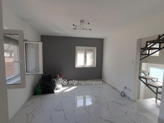 Eladó családi ház, Szigetszentmiklóson 59.9 M Ft, 3 szobás