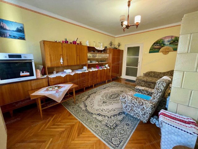 Eladó téglalakás, Jászberényben 33 M Ft, 1+1 szobás