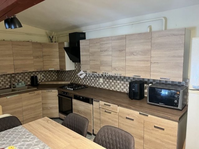 Eladó családi ház, Pécsett 55 M Ft, 5 szobás