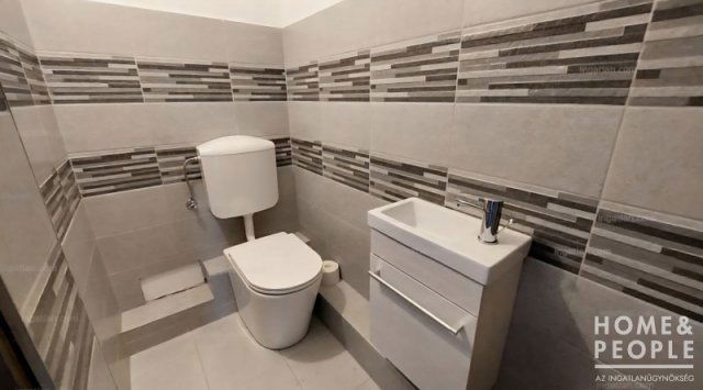 Eladó téglalakás, Szegeden 94.999 M Ft, 3+1 szobás