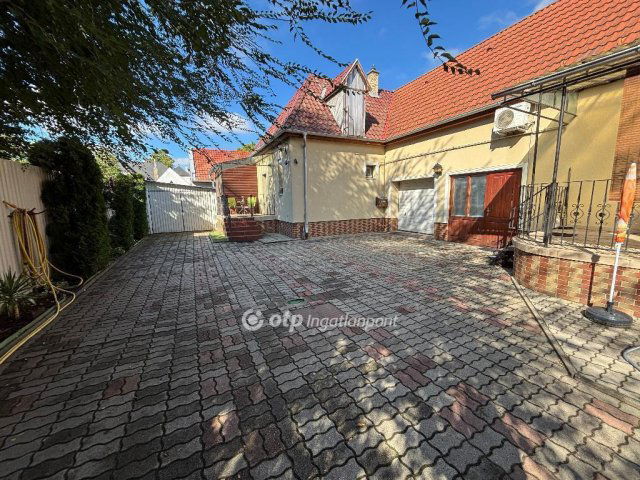 Eladó családi ház, Nyíregyházán 99.99 M Ft, 4+1 szobás