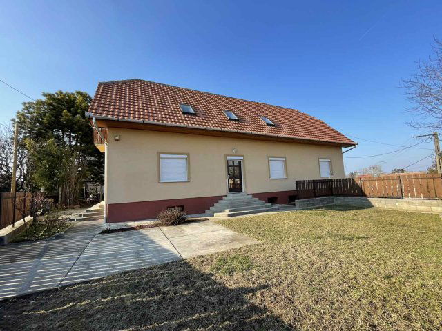 Eladó családi ház, Dányon 69.9 M Ft, 5 szobás
