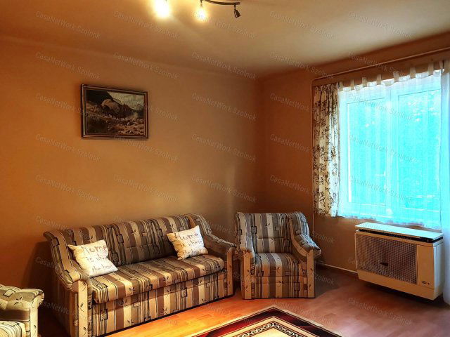 Kiadó téglalakás, albérlet, Szolnokon 100 E Ft / hó, 1 szobás