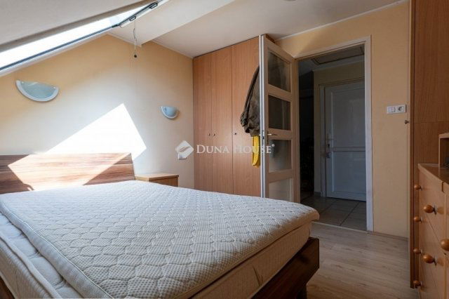 Eladó családi ház, Pécsett 174.9 M Ft, 5+2 szobás