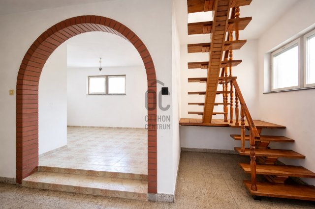 Eladó családi ház, Székesfehérvárott 115 M Ft, 6 szobás