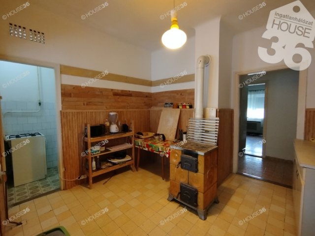 Eladó családi ház, Izsákon 32.5 M Ft, 4 szobás