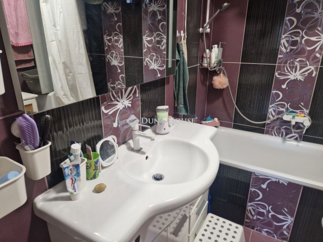 Eladó téglalakás, Szekszárdon 43 M Ft, 2+1 szobás