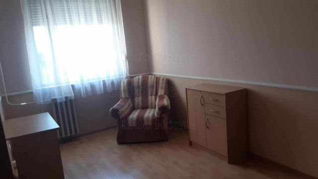 Kiadó panellakás, albérlet, Győrött 150 E Ft / hó, 2+1 szobás